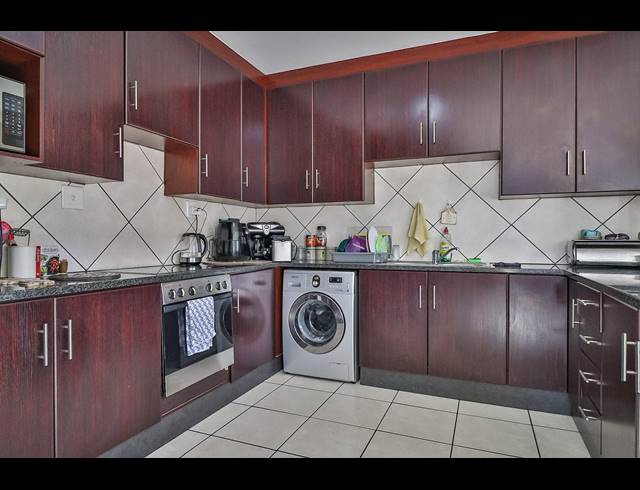 3 BEDROOM TOWNHOUSE RENTED IN LORRAINE